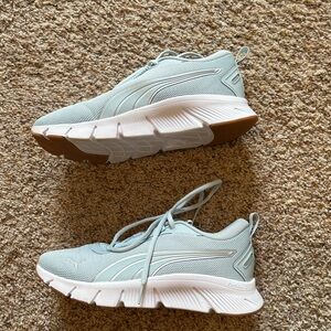 Light blue women’s Puma sneakers. Size 8. Only worn once.